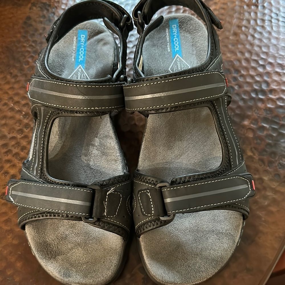 ST JOHNS BAY  DRYCOOL MEMORY FOAM VELCRO SANDLES, EUC